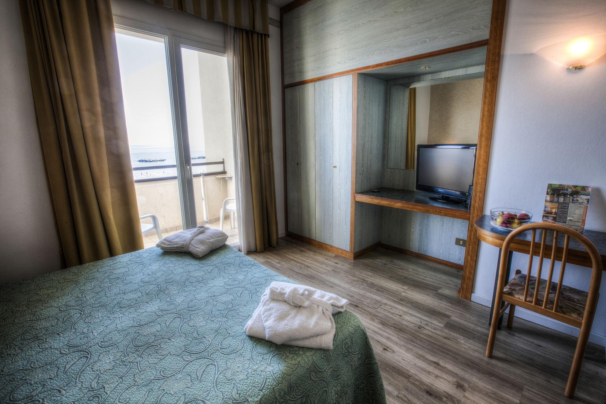 Life Hotel 4*